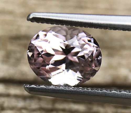 Beryl Morganite Pink Oval 0.89 carats