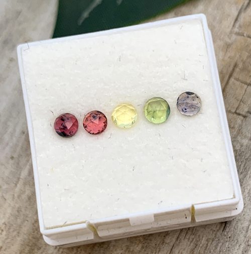 Songea Sapphire Rainbow Round Rosecut Set of 5, 3.5mm